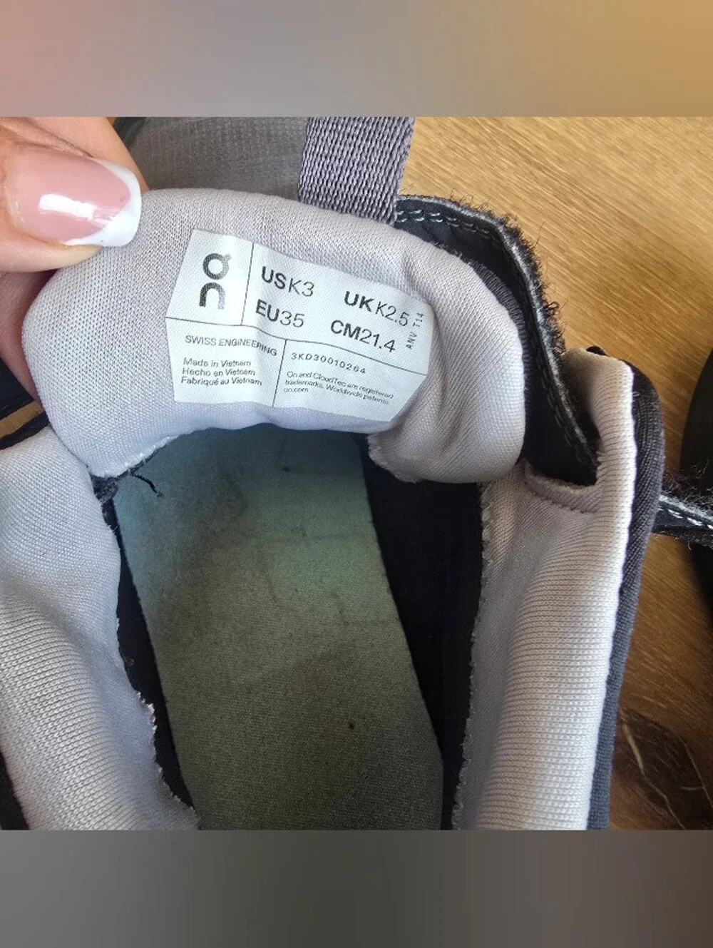 On Cloud Clouds Running Cloudhero Mid Waterproof Kids Shoes Size 3 Gray Black